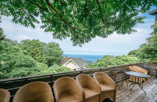 Atami Apartment | 熱海 仲夏 初島を臨む