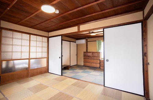Toyokawa Apartment | 豊川稲荷徒歩圏 一棟貸し 駐車場1台無料 家族グループ向け最大8名
