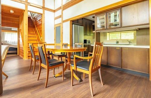 Nasu House | 那須プレミアムハウス 高級感あふれる内装 カラオケ 卓球 薪ストーブ