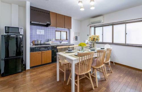 Higashisumiyoshi-ku Villa | 100sqm Entire House 2min Walk to Kintetsu Stop Max 10 Guests Near Tennoji Easy Access Namba Shinsaibashi Bright Airy