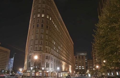 Downtown Boston Hotel | 1BR Suite w/Living Area in Boston Theater District | Ideal For Romantic Stay
