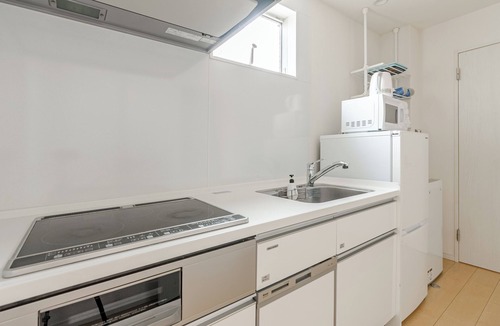 Minato Apartment | 22 min to EXPO,26 min to MINAMI-Nippombashi: Kuromon Market,National Bunraku