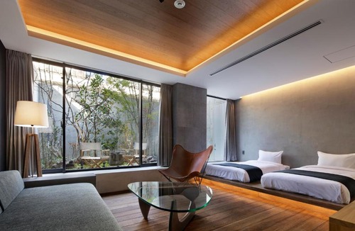 Minami Hotel | 22 PIECES