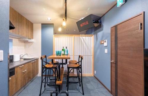 Kameari House | 3 Bedrooms House for 6, Limousine bus to Haneda Airport, Direct bus to Disney, 2-minute walk to the station, 2 toilets, Netflix