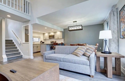 East Stroudsburg Hotel | 3 Family-Friendly Villa w/Kitchen Perfect for Extended Stays | Outdoor Pool