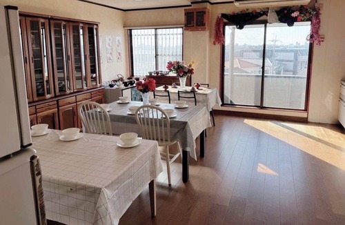Higashi-osaka Apartment | 300m2 5 Rooms 11 Baths Sleeps 25 Pax Free Bus & Breakfast