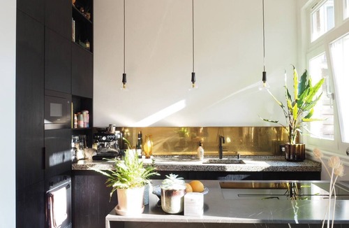 Old Town Apartment | 5-minute walk from Amsterdam’s city center & buzzing 9 streets
