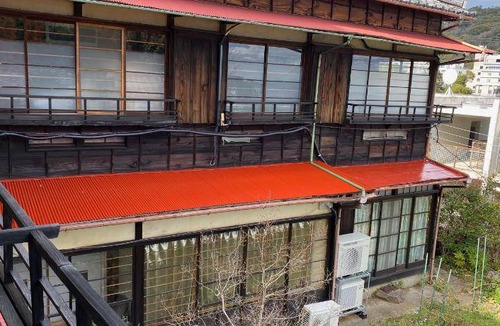 Atami Bed & Breakfast | 60 m² Bed and breakfast ∙ 3 bedrooms ∙ 127 guests