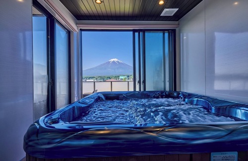 Fujikawaguchiko House | A newly built villa with a jacuzzi where you can s/Minamitsuru-gun Yamanashi