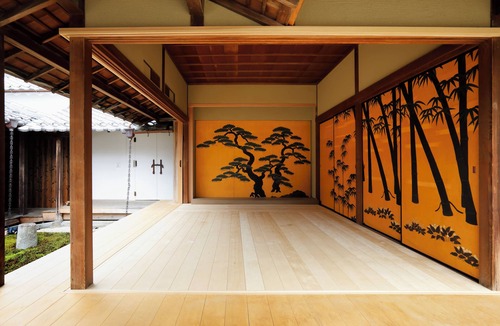 Sasayama Villa | A single lodge surrounded by ten cultural properties and a stone garden lit by light/Registered as a Tangible Cultural Property of Japan/Designed under the supervision of Shinsozai Research Institute/Sasayama, Tanba, Hyogo Prefecture