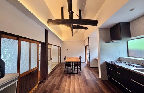 Hakone House | A vacation rental featuring a terrace, garden, and sauna—the entire house is yours! With Mt. Daimonji right before your eyes, take some time to relax in the spacious bus sauna.