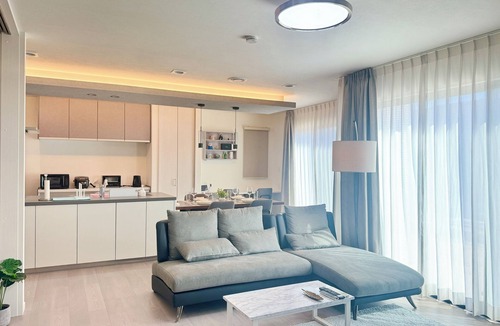 Higashi Ward Villa | Akikawa Toshima 2 | 20 mins to Airport | Steel-Frame 4BR | Up to 7 Guests