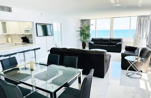 Galt Mile Condo | Beachfront condo-We are on the Beach-Views every window-Patio Pool-No resort fee