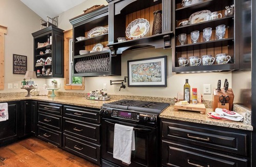 Murphy Ski Chalet | BEAUTIFUL SETTING - RIVER FRONT W/FIRE PIT!