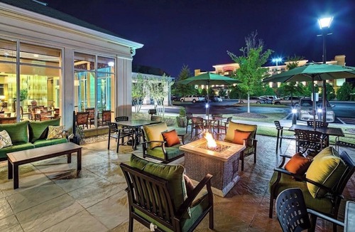 National Hills Hotel | Charming Audacious Augusta Room
