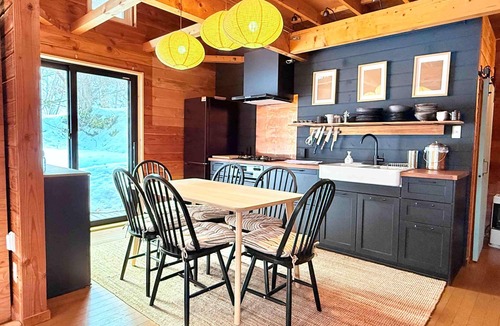 Toya Cabin | Cozy BBQ Cabin Near Lake Toya and Ski resorts - Nature Retreat with Fast WiFi