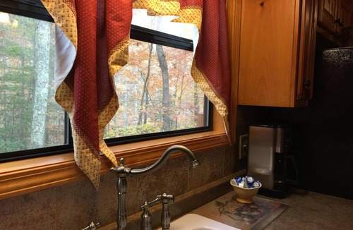 Blairsville Cabin | Dancing Bear Your Honeymoon Cabin with Hot Tub in the Woods