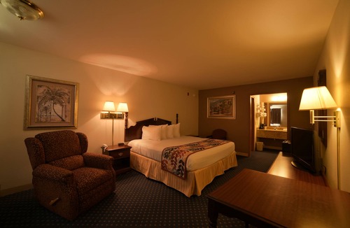 Branson Theater District Hotel | Dutton Inn