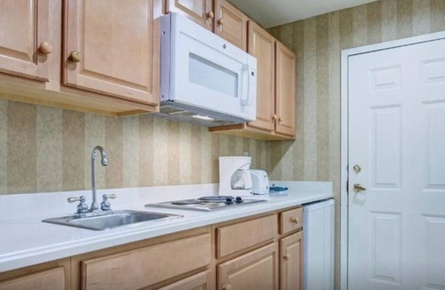 East Stroudsburg Hotel | Elegant Villa for Family Getaways Near Hotspots | Onsite Pool & Golf Course