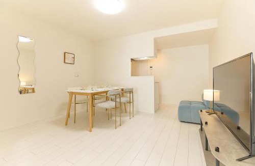 Shirokane Apartment | Greenhills Shirokane by Tranova