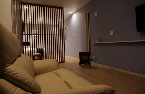 Kita House | Hanen Hanen] 1 minute from Sakuraomiya Station, 5 minutes by Umeda train, a house with a garden, 5 minutes walk from Sakuraomiya Park, half garden