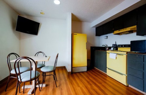 Hermiston Hotel | Hermiston Room for Families & Pros — Near Shops, Easy Free Onsite Parking Nearby