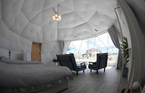 Shoshi Villa | HOSHIとUmitoはサウナで整う完全プライベート1棟貸でプロジェクター完備