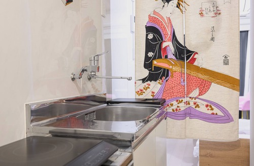 Nishiikebukuro Apartment | Japanese Modern Sakura Room｜6 min. from Mejiro, 9 min. from Ikebukuro/Urban lodging with a view of Fuji and trains