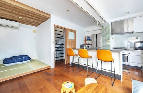 Toshima House | JR LINE Neko and Mado Cozy 3-bedroom bungalow in terrific Toshima City with AC