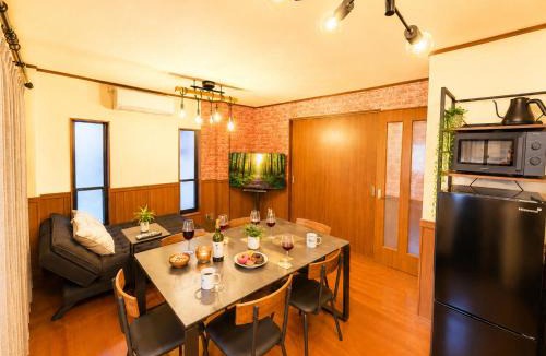 Higashimikuni Apartment | LEON RESORT HOTEL Max14people Shinosaka 1min Higashimikuni 4min Umeda 7min Nanba Shinsaibashi 14min USJ Great location Private House 最大14名 新大阪 新幹線 東三国 梅田 心斎橋 難波 立地最高 大阪観光