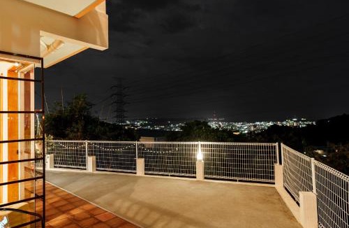 Takahara Villa | -Max 10- Spacious 135平米1453 sqft Private Villa with Balcony Rooftop Ocean & City Night Views-Tropical Soul Okinawa-
