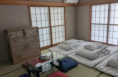Ome House | Mettaguesthouse慈しみの宿