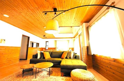 Togo-cho Apartment | 民泊 vacation rental "Seto Mori Lodge" Perfect for family trips sleeps up to 12 parking for 3 cars 15 minutes to Ghibli Park close to Nagoya Dome Toyota Museum and Toki Premium Outlets