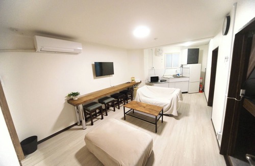 Higashinari House | Modern Japanese-style house for rent! | 75 ㎡| 8 people|Kids room|Great access to Osaka Castle, Namba, Tsuruhashi, USJ|Convenient to Kyoto and Nara