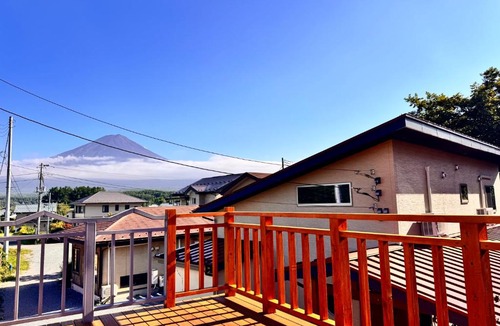 Fujikawaguchiko Villa | Mt Fuji View Deck - Japanese Dining Private Sauna& Zen Garden villa ietona