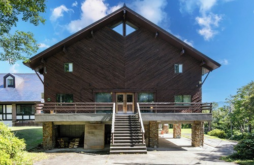 Myoko Ski Chalet | Myoko Akakura | Forest Fireplace Lodge | 3 min to Ski | Private Chalet for 15
