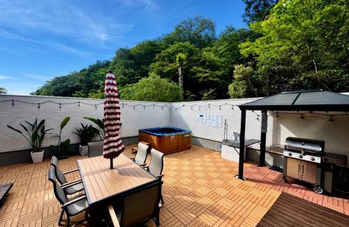 Kisami Villa | OceanWood Villa ファミリーやグループに最適 吉佐美大浜徒歩12分 広々220平米貸切ヴィラ 温水ジャグジー付 ペット可