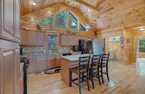 Gatlinburg - Pigeon Forge Cabin | Peaceful and Secluded Cabin with Hot Tub, Game Room, Accommodates 11 Comfortably