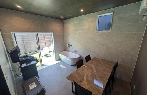 Ichinomiya Villa | Pleasantstay THE SUITE チラー付き水風呂サウナ屋内BBQ75インチテレビ