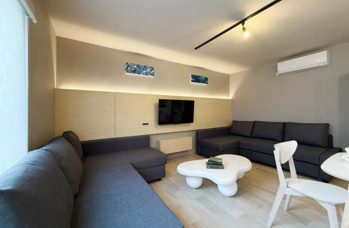 Hiroshima City Centre Apartment | Reno bld by b hotel - Modern 2-Story Apt Near Peace Park Sleeps 10