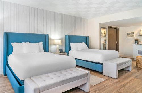 St. Clair Hotel | River Crab Blue Water Inn