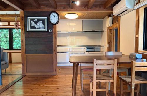 Kochi House | Sakura House 高知駅車で20分-豊かな自然を味わう山の一棟貸し