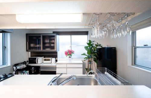 Okubo Apartment | Shinokubo guest house , near shinjuku 100 square meters, 4 bedrooms, 1 living room 1kitchen 2toilet 1bathroom washmachine