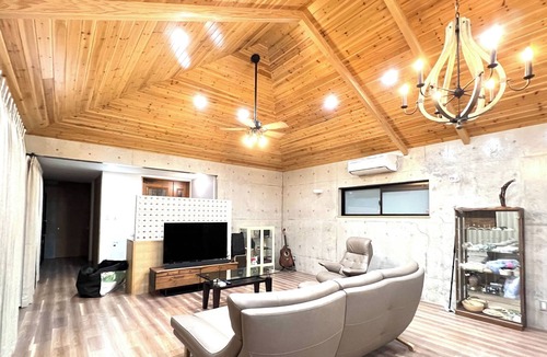 Shiraho Villa | Standard from 2 nights with full-day car rental TOYOTA VOXY 8 Passenger Pool Villa for rent