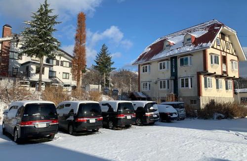 Kitaazumi-gun Cabin | Sunshine Hakuba Ski-to-door by JAMSZ ROYALE