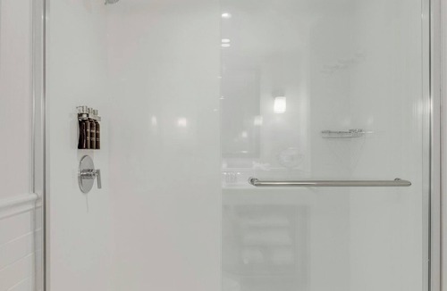 Bay Village Hotel | Superior Room King Bed, Revere Hotel, Pet-friendly, Steps from Theater District