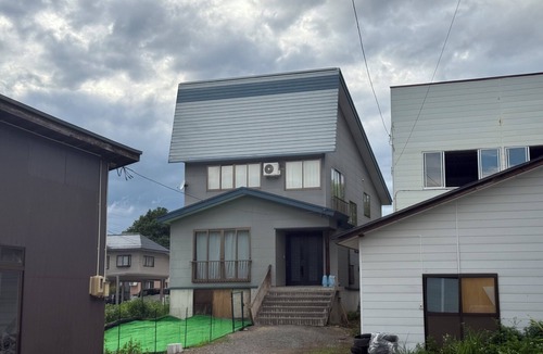Yonezawa House | The entire 200 square meter house with private dog run (with star-filled sky)