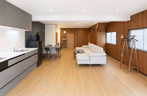 Omama House | The Old Futon Shop HU1