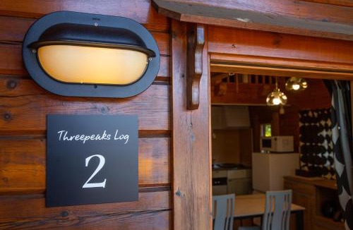 Hakuba Cabin | Three Peaks Log スリーピークス ログ