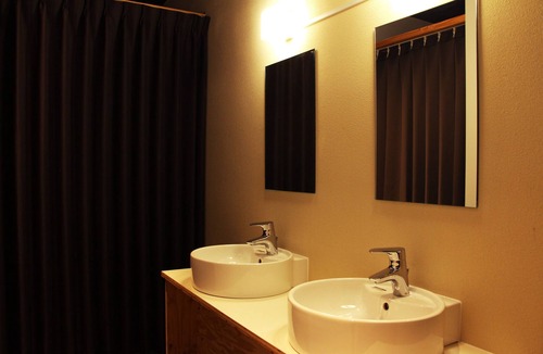 Shiogami Cho Hostel | Travel&Book Hotel Hulaton Cabin Takamatsu - Hostel